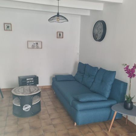 Jolie Petite Maison Dans Village Fortifie Brigueuil Ngoại thất bức ảnh