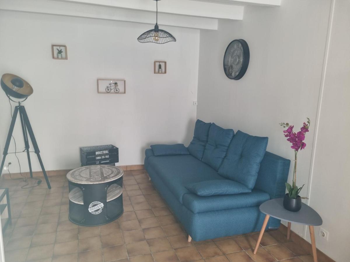 Jolie Petite Maison Dans Village Fortifie Brigueuil Ngoại thất bức ảnh