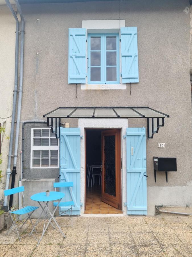 Jolie Petite Maison Dans Village Fortifie Brigueuil Ngoại thất bức ảnh